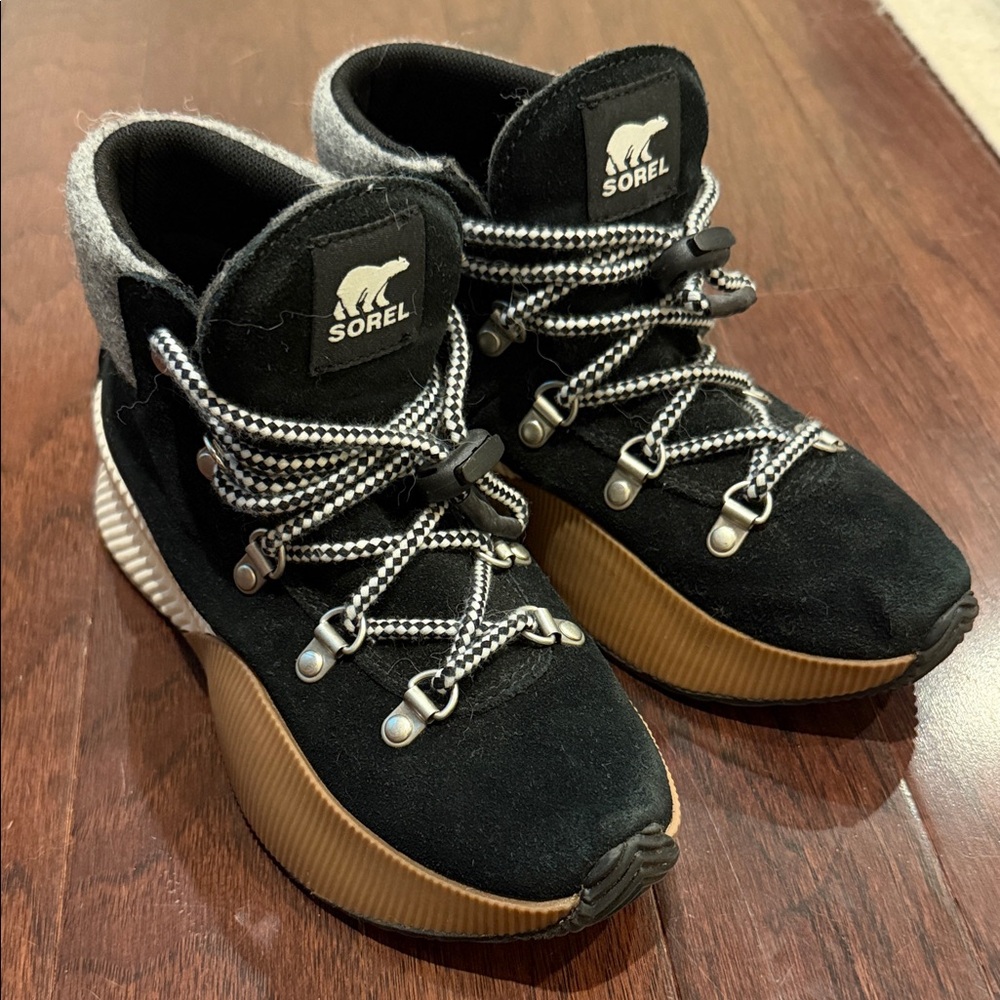 Sorel Black and Brown Lace-Up Boots
